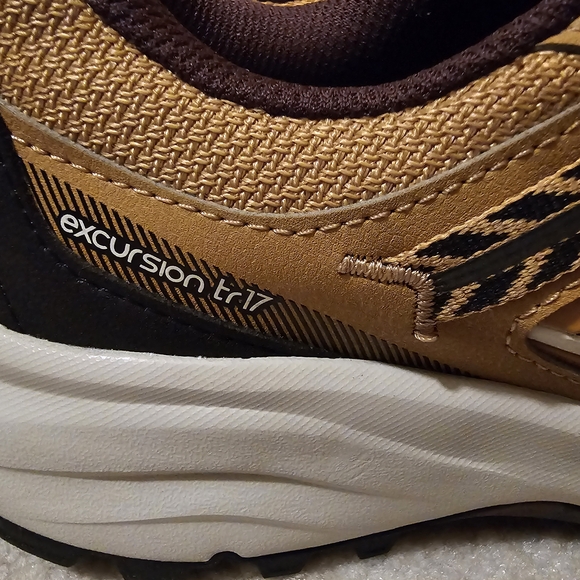 Saucony Excursion TR 17 Womens Tan and Brown Sneakers - Picture 2 of 5
